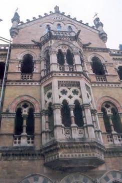 Oriel windows (Photo courtesy: INTACH Mumbai Chapter ) Oriel windows (Photo courtesy: INTACH Mumbai Chapter )