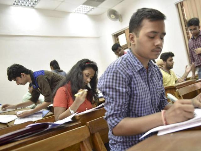 In Shri Ram College of Commerce (SRCC), there are only a few seats left in Economics (hons) course. (Saumya Khadelwal/HT File Photo) In Shri Ram College of Commerce (SRCC), there are only a few seats left in Economics (hons) course. (Saumya Khadelwal/HT File Photo)