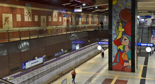 JLN station has a distinct look with murals, paintings, drawings and ceramic artworks. (Tribhuwan Sharma / HT Photo) JLN station has a distinct look with murals, paintings, drawings and ceramic artworks. (Tribhuwan Sharma / HT Photo)