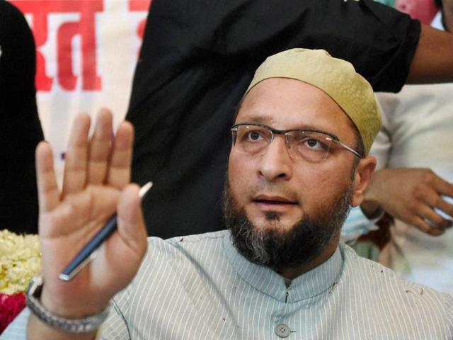 The All India Ittehadul Muslimeen (AIMIM), led by MP Asaduddin Owaisi, will have to register itself again and pay a penalty of Rs1 lakh if it wants to contest local polls(HT FILE PHOTO)