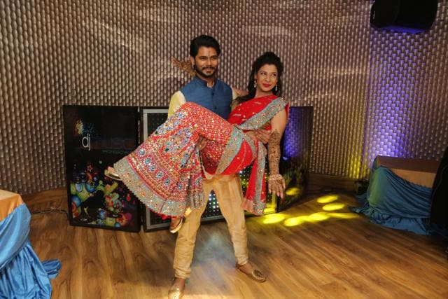 TV actor Sambhavna Seth celeberated mehndi ceremony today at a lounge in Rajouri garden wherein she celebrated her upcoming nuptials to Aviniash Dwiwedi and shared her excitement with us (Photo: Manoj Verma/Hindustan Times)