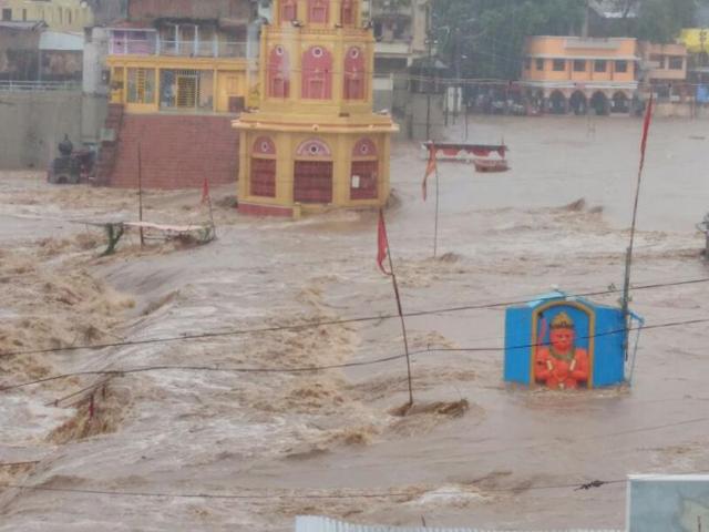 Over the past few days, Nashik received 90mm rainfall and Godavari river was flowing above the danger mark (HT PHOTO)