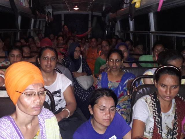 Members of nurses and ancillary staff union inside a bus at Mansa on Tuesday midnight.(HT Photo) Members of nurses and ancillary staff union inside a bus at Mansa on Tuesday midnight.(HT Photo)