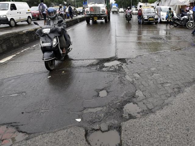 Potholes on the Andheri Kurla road. (Satish Bate/HT) Potholes on the Andheri Kurla road. (Satish Bate/HT)
