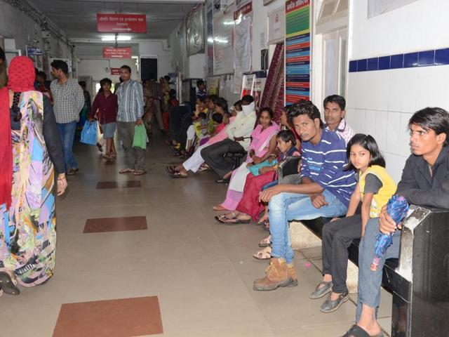 People suffering from diarrhoea are swarming hospitals in the state. (Chandresh Mathur/HT photo) People suffering from diarrhoea are swarming hospitals in the state. (Chandresh Mathur/HT photo)