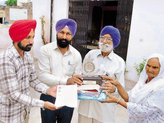 Naik Sarup Singh (second from right) being honoured at his house near Pinjore on Wednesday. (Anil Dayal/HT Photo) Naik Sarup Singh (second from right) being honoured at his house near Pinjore on Wednesday. (Anil Dayal/HT Photo)