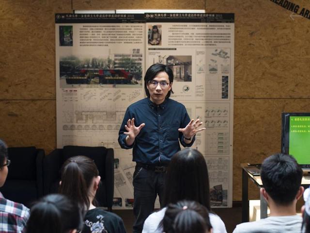 A teacher at Tianjin University, Xie Shu’s “Theory and Practice of Romantic Relations” course at Tianjin University includes lectures on pick-up techniques, self-presentation and how to entice the opposite sex. (AFP) A teacher at Tianjin University, Xie Shu’s “Theory and Practice of Romantic Relations” course at Tianjin University includes lectures on pick-up techniques, self-presentation and how to entice the opposite sex. (AFP)