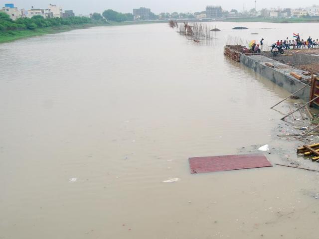 (Representative image) Three people stranded on an island were rescued by the Indian Army on Tuesday. (Arun Mondhe//HT Photo) (Representative image) Three people stranded on an island were rescued by the Indian Army on Tuesday. (Arun Mondhe//HT Photo)