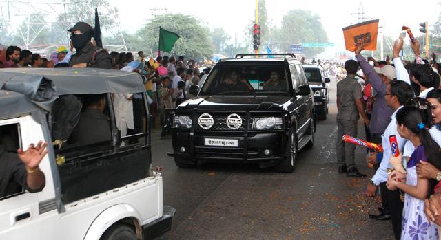 Dera Sacha Sauda chief Gurmeet Ram Rahim’s cavalcade moving amid security in Panchkula. (Sant Arora/HT File ) Dera Sacha Sauda chief Gurmeet Ram Rahim’s cavalcade moving amid security in Panchkula. (Sant Arora/HT File )