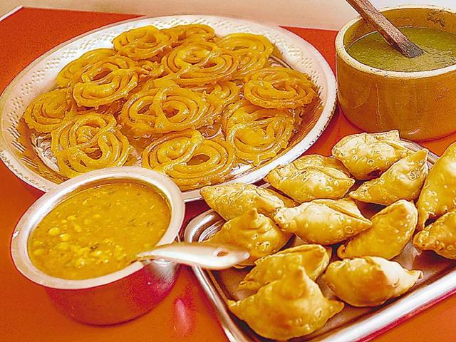 Our most iconic Indian foods are either deep-fried, sugary-sweet, or full of carbohydrates, says Kunal Vijayakar(HT File Photo) Our most iconic Indian foods are either deep-fried, sugary-sweet, or full of carbohydrates, says Kunal Vijayakar(HT File Photo)