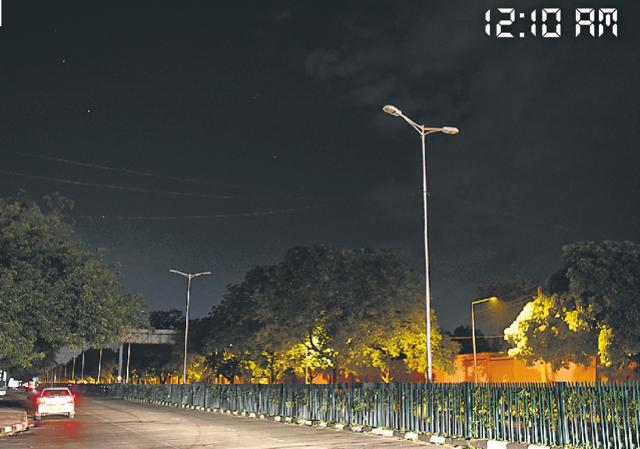 Non-functional streetlights near Transport light point, Sector 26, in Chandigarh. (Sanjeev Sharma/HT Photo) Non-functional streetlights near Transport light point, Sector 26, in Chandigarh. (Sanjeev Sharma/HT Photo)