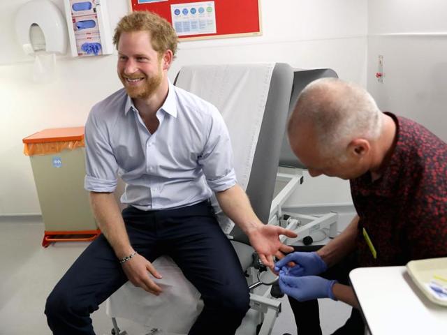 Britain's Prince Harry has blood taken for an HIV test, administered by Specialist Psychotherapist Robert Palmer during a visit to highlight the fight against HIV and AIDS in London, Thursday, July 14, 2016.(AP) Britain's Prince Harry has blood taken for an HIV test, administered by Specialist Psychotherapist Robert Palmer during a visit to highlight the fight against HIV and AIDS in London, Thursday, July 14, 2016.(AP)