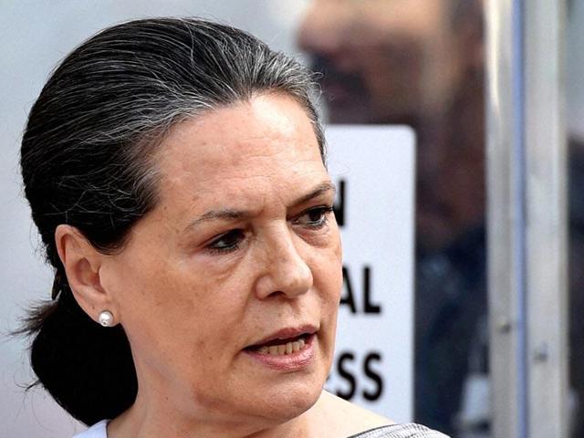Sonia Gandhi was angry with prime minister PV Narasimha Rao in 1992 when his government decided to appeal against the Delhi high court’s decision to quash a police complaint in the Bofors gun case, says senior party leader Margaret Alva.(HT File Phot)