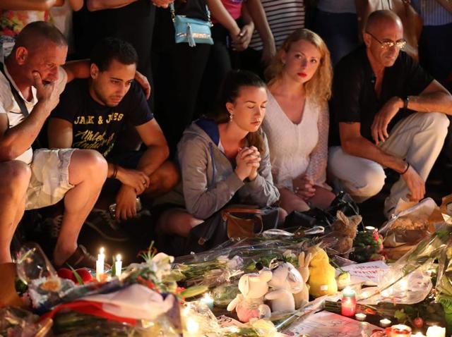 People gather at a makeshift memorial to pay tribute to the victims of an attack in the French Riviera city of Nice. (AFP Photo) People gather at a makeshift memorial to pay tribute to the victims of an attack in the French Riviera city of Nice. (AFP Photo)