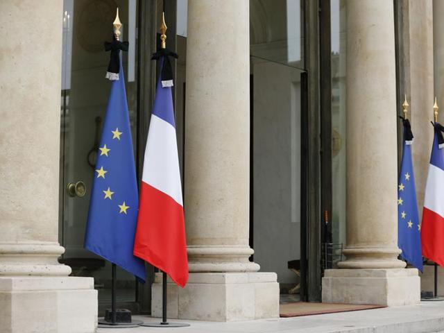 The Elysee presidential Palace in Paris, shows French and European flags decorated with black knots as a tribute to the victims of the Nice attack. (AFP Photo) The Elysee presidential Palace in Paris, shows French and European flags decorated with black knots as a tribute to the victims of the Nice attack. (AFP Photo)