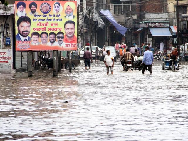 The scene at MC zone A Mata Rani Chowk, Ludhiana.(JS Grewal/HT Photo) The scene at MC zone A Mata Rani Chowk, Ludhiana.(JS Grewal/HT Photo)