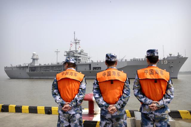 In this May 6, 2016 file photo, soldiers from the Chinese People's Liberation Army (PLA) Navy watch as the USS Blue Ridge arrives at a port in Shanghai. (AP file photo) In this May 6, 2016 file photo, soldiers from the Chinese People's Liberation Army (PLA) Navy watch as the USS Blue Ridge arrives at a port in Shanghai. (AP file photo)