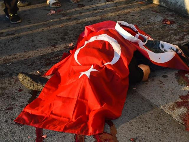 A civilian killed by Turkish soldiers lies on a ground on the Bosphorus bridge in Istanbul. (AFP Photo) A civilian killed by Turkish soldiers lies on a ground on the Bosphorus bridge in Istanbul. (AFP Photo)