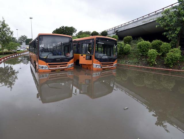 Buses are stranded near the AIIMS Hostel after a downpour. Several bus routes in the city have been diverted due to water logging after heavy rains. (Arun Sharma/HT PHOTO) Buses are stranded near the AIIMS Hostel after a downpour. Several bus routes in the city have been diverted due to water logging after heavy rains. (Arun Sharma/HT PHOTO)