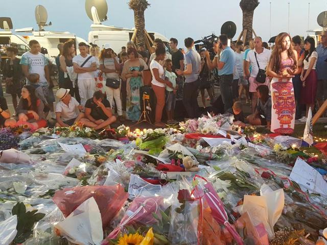 People mourn near the site of the truck attack in Nice that left 84 dead. (HT Photo/Prasun Sonwalkar) People mourn near the site of the truck attack in Nice that left 84 dead. (HT Photo/Prasun Sonwalkar)