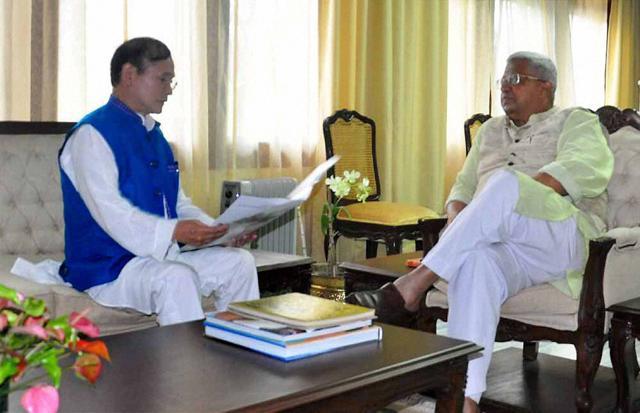 Arunachal Pradesh chief minister Nabam Tuki submits his resignation to governor Tathagata Roy at Raj Bhawan in Itanagar on Saturday. (PTI)