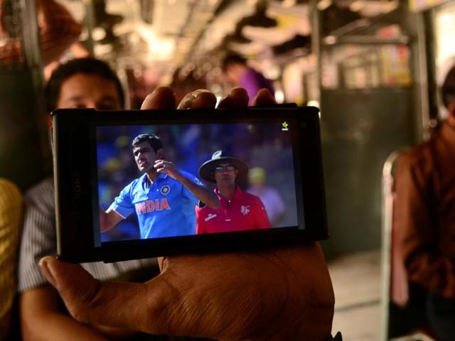 25% say that smartphones have become their primary source of news, according to the HT-MaRS smartphone user survey . (HT Photo) 25% say that smartphones have become their primary source of news, according to the HT-MaRS smartphone user survey . (HT Photo)