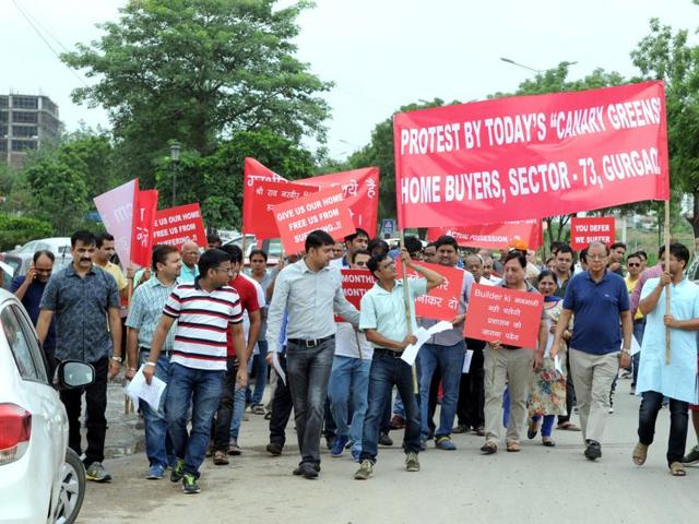 Buyers of Today Canary Greens project held a demonstration at Subhash Chowk on Sunday.(Parveen Kumar/HT Photo) Buyers of Today Canary Greens project held a demonstration at Subhash Chowk on Sunday.(Parveen Kumar/HT Photo)