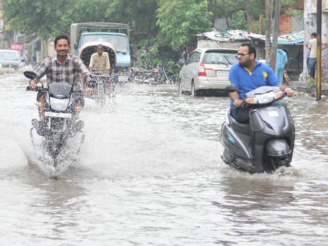Miles to go: While some enjoy the weather and water (left), some are clearly not happy(right)!  (Pardeep Pandit/HT Photo) 