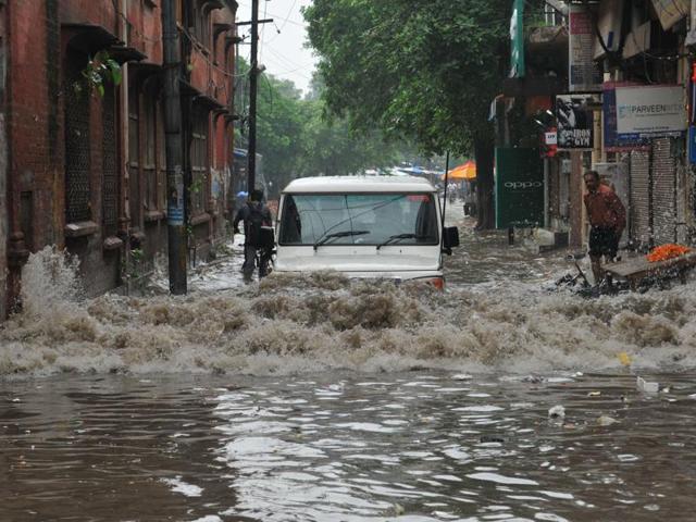Soldering through: The waterlogged Patel Chowk in Jalandhar.  (Pardeep Pandit/HT Photo) 