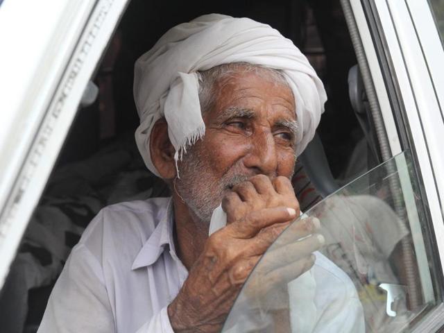 Father of social media celebrity Qandeel Baloch mourns as he sits in an ambulance carrying the body of Qandeel in Shah Sadar Din village, around 130km from Multan in Pakistan. (AFP Photo) Father of social media celebrity Qandeel Baloch mourns as he sits in an ambulance carrying the body of Qandeel in Shah Sadar Din village, around 130km from Multan in Pakistan. (AFP Photo)