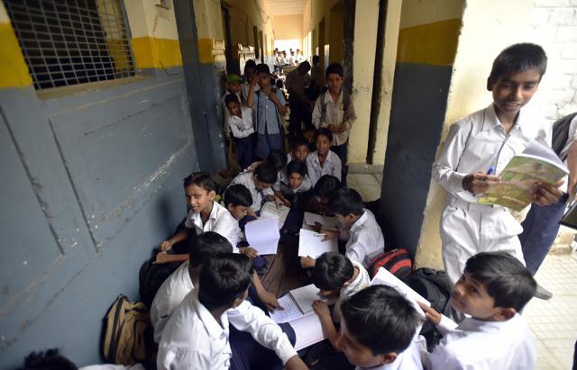 The school has only 32 rooms to fit 5,000 girls in the morning and 3,800 boys in the evening. (Ravi Choudhary/HT Photo) The school has only 32 rooms to fit 5,000 girls in the morning and 3,800 boys in the evening. (Ravi Choudhary/HT Photo)