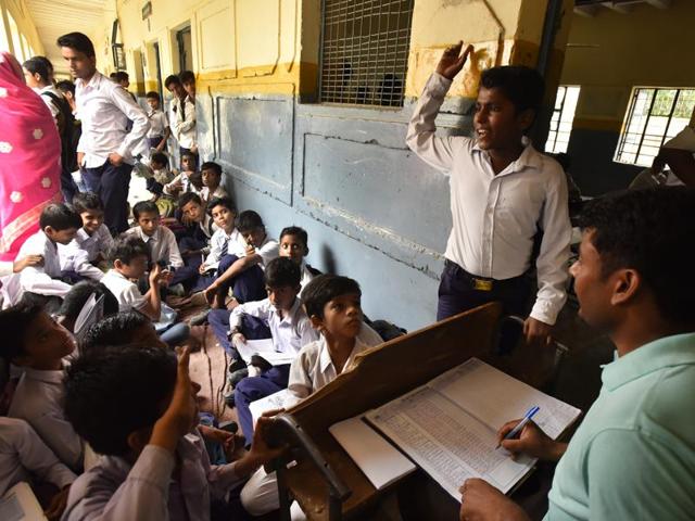 The children are provided with rugs to sit on in the corridors. Is someone even checking on who’s present? (Ravi Choudhary/ HT Photo)
