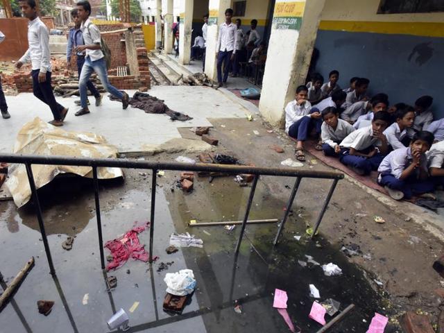 Classes are held not only in musty, dirty corridors, but also in small 20 X 20 feet rooms, where more than 150 students are crammed together to study. (Ravi Choudhary/ HT Photo)