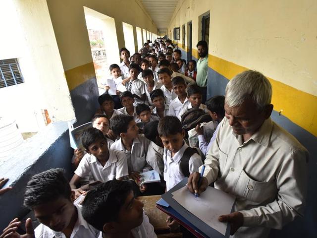 The Government Girls / Boys Senior Secondary School in Sonia Vihar is supposed to be temple of education. But students here have to face some questions of health and safety instead of seeking answers of knowledge. (Ravi Choudhary/ HT Photo)