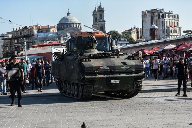 A Turkish army armed vehicle drives in Istanbul. (AFP Photo) A Turkish army armed vehicle drives in Istanbul. (AFP Photo)