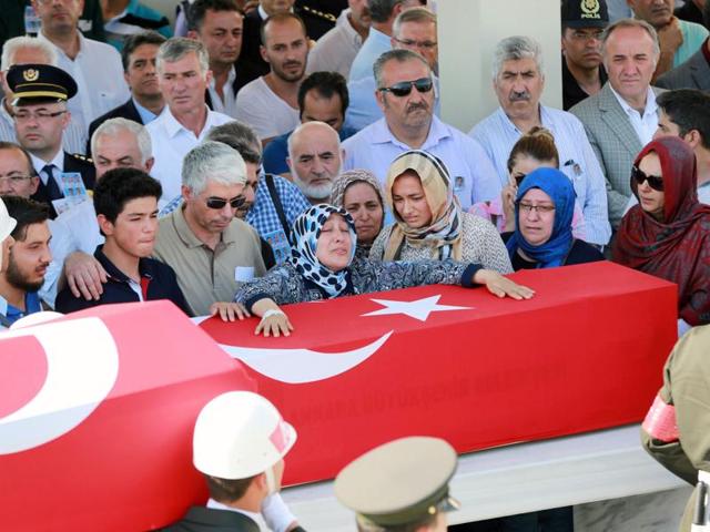 Relatives mourn over the coffin of Omer Cenkatar who was killed in a thwarted coup. (REUTERS) Relatives mourn over the coffin of Omer Cenkatar who was killed in a thwarted coup. (REUTERS)