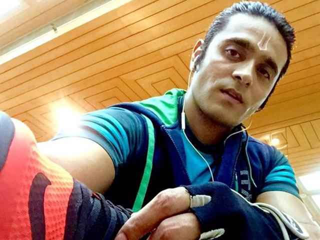 The actor took time out of his shooting schedule and spent some time with Amishi and her family. (Twitter) The actor took time out of his shooting schedule and spent some time with Amishi and her family. (Twitter)