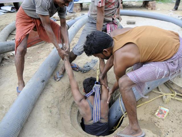 The panic that set in after the pre-monsoon showers earlier in July forced the civic agencies to desilt drains before the city got flooded. (Abhinav Saha/HT Photo) The panic that set in after the pre-monsoon showers earlier in July forced the civic agencies to desilt drains before the city got flooded. (Abhinav Saha/HT Photo)