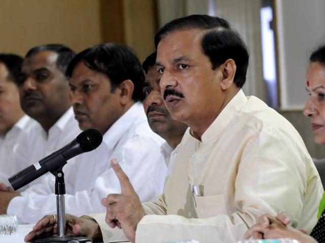 Union minister Mahesh Sharma addressing a press conference in Noida on Monday(Sunil Ghosh / HT photo)