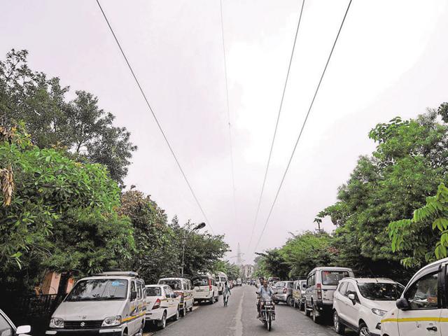 Overhead electricity cables get damaged due to strong winds, rains and after being hit by tree branches. (Sunil Ghosh/HT Photo) Overhead electricity cables get damaged due to strong winds, rains and after being hit by tree branches. (Sunil Ghosh/HT Photo)