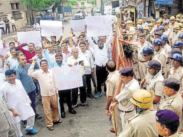Members of the Dalit bodies protesting in Rohtak on Sunday.(Manoj Dhaka/HT Photo) Members of the Dalit bodies protesting in Rohtak on Sunday.(Manoj Dhaka/HT Photo)