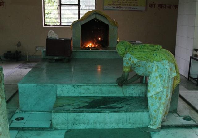 Next to the main temple complex in the village stands the shrine of the ‘pir’ after whom the village has been named. (Sanchit Khanna/HT Photo) Next to the main temple complex in the village stands the shrine of the ‘pir’ after whom the village has been named. (Sanchit Khanna/HT Photo)