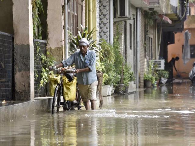 A man wades through a water logged street in Nehru Nagar. (Saumya Khandelwal/HT Photo) A man wades through a water logged street in Nehru Nagar. (Saumya Khandelwal/HT Photo)