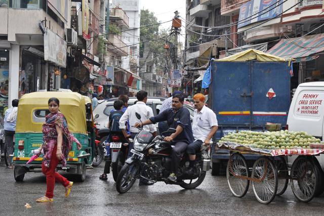 The footpath has been taken over by food outlets, pan shops and other small kiosks extending till the main road, leaving no space for pedestrians.(Sanchit Khanna/HT Photo) The footpath has been taken over by food outlets, pan shops and other small kiosks extending till the main road, leaving no space for pedestrians.(Sanchit Khanna/HT Photo)