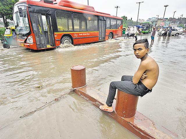 Rains over the weekend caused major water-logging in many areas of Delhi, leaving residents and commuters stranded, and causing a huge traffic gridlock. With more rains expected on Monday, the start of the week could see bigger traffic snarls. (Raj K Raj /HT Photo) Rains over the weekend caused major water-logging in many areas of Delhi, leaving residents and commuters stranded, and causing a huge traffic gridlock. With more rains expected on Monday, the start of the week could see bigger traffic snarls. (Raj K Raj /HT Photo)