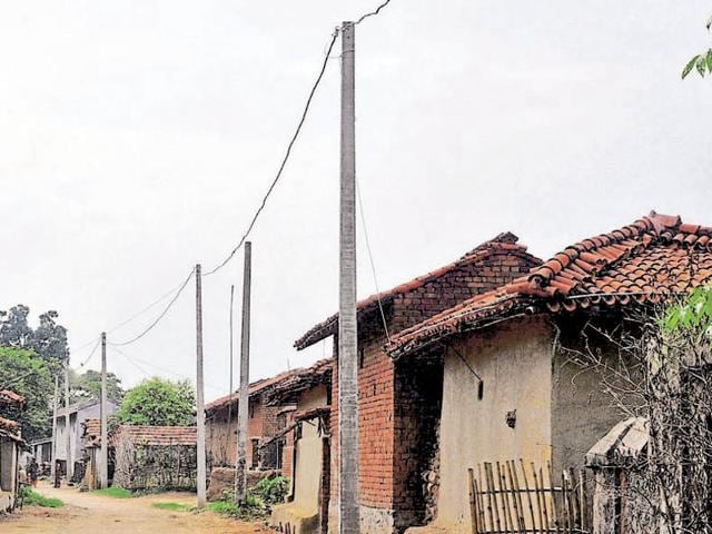 Power reached every house at Mohlidih partly through a rural electrification scheme.(Bijay/HT Photo) Power reached every house at Mohlidih partly through a rural electrification scheme.(Bijay/HT Photo)