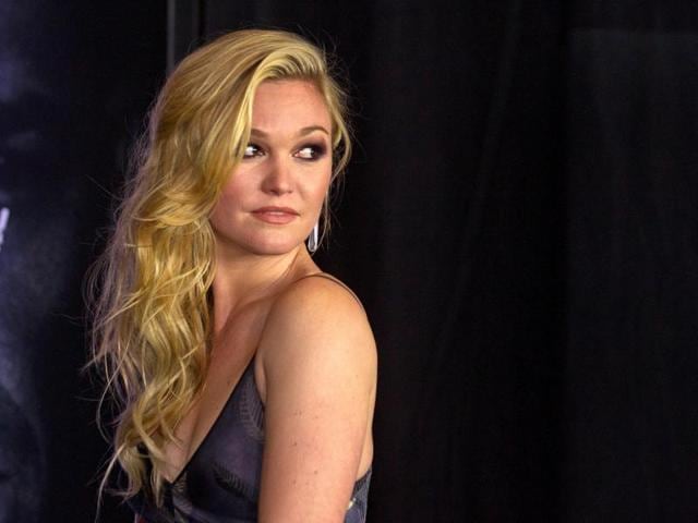 Actor Julia Stiles, who plays Nicky Parsons, arrives for the Universal Pictures movie premiere of Jason Bourne. (REUTERS) 