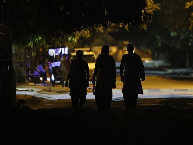 While parts of Sadiq Nagar are notorious for eve-teasing and motorcycle theft, a few areas in Defence Colony have witnessed increasing cases of chain-snatching.(Sanchit Khanna/HT Photo) While parts of Sadiq Nagar are notorious for eve-teasing and motorcycle theft, a few areas in Defence Colony have witnessed increasing cases of chain-snatching.(Sanchit Khanna/HT Photo)