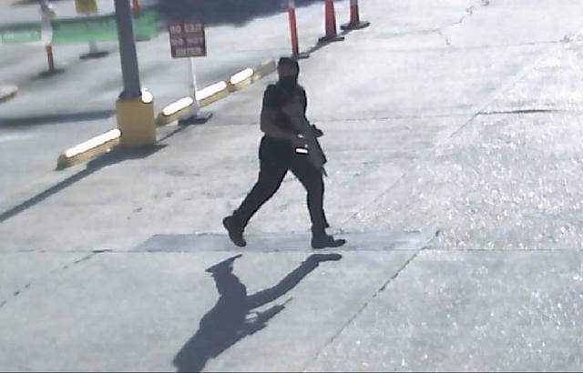 Gavin Long, a black US Marine Corps veteran who shot dead three policemen in Louisiana's capital reportedly sought out officers to kill them. (Reuters Photo/ Surveillance footage) Gavin Long, a black US Marine Corps veteran who shot dead three policemen in Louisiana's capital reportedly sought out officers to kill them. (Reuters Photo/ Surveillance footage)