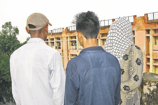 The mother and brothers of the victim at PGIMS. (Manoj Dhaka/HT Photo) The mother and brothers of the victim at PGIMS. (Manoj Dhaka/HT Photo)